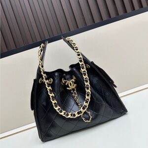 CHANEL Elegant Black Quilted Shoulder Bag with Gold Chain